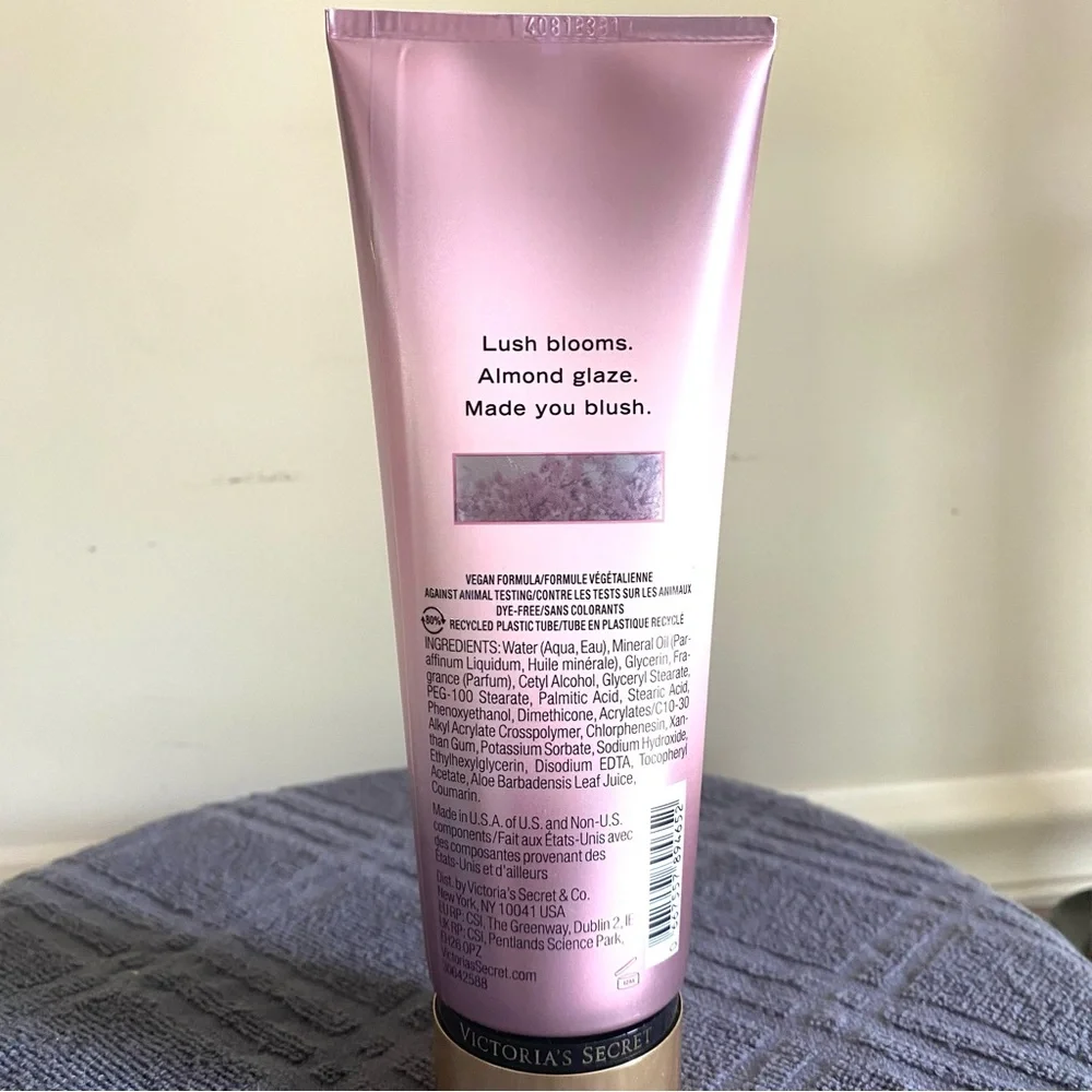 🐭 SALE! Victoria's Secret Velvet Petals Fragrance Lotion - Picture 4 of 7